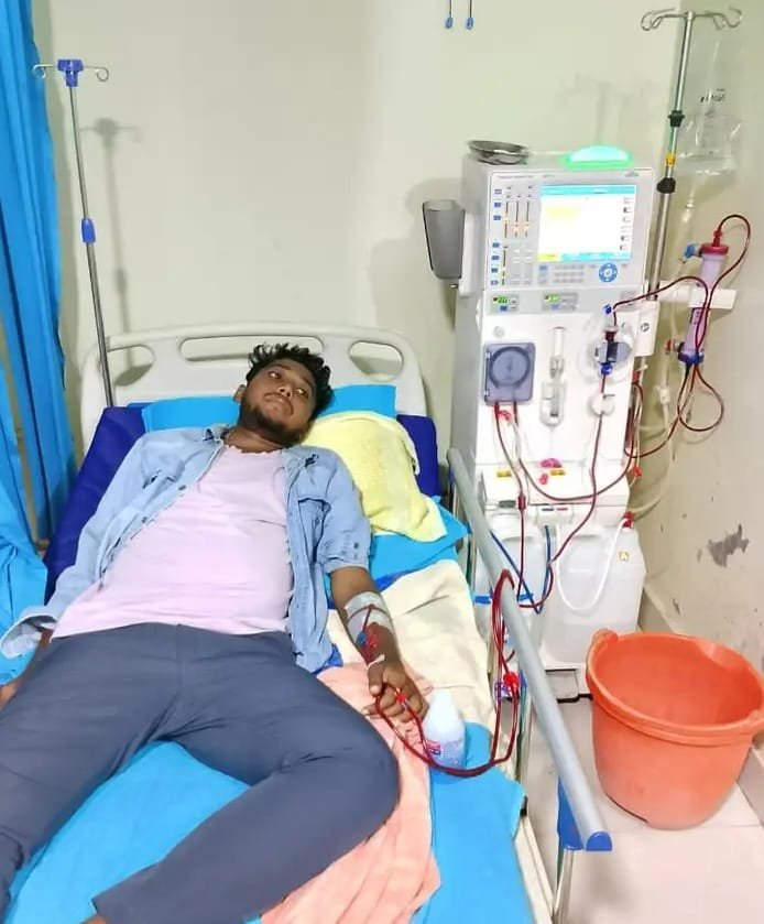 হিলিতে কিডনি রোগে মৃত্যুযুদ্ধে তরুণ সৌরভ, ট্রান্সপ্ল্যান্টে প্রয়োজন ১৭–২০ লাখ টাকা